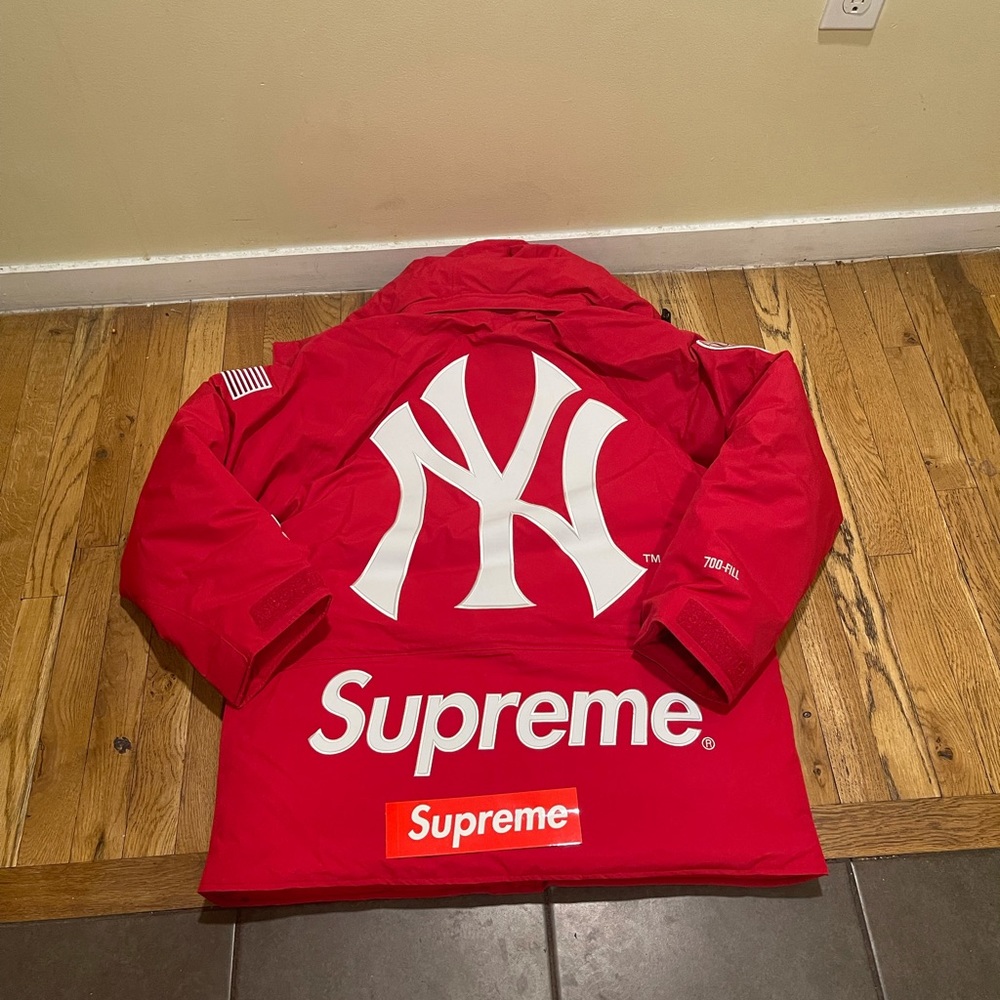 Supreme Yankee jacket medium